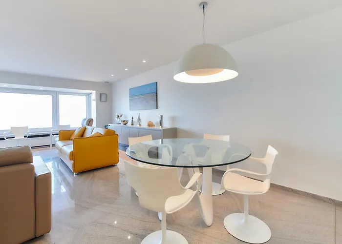 Lecomte - The Shoreline 74 Apartment *